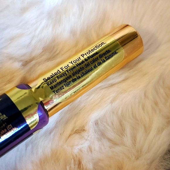 Lipsense long lasting liquid lip color Violet Volt - Picture 3 of 6